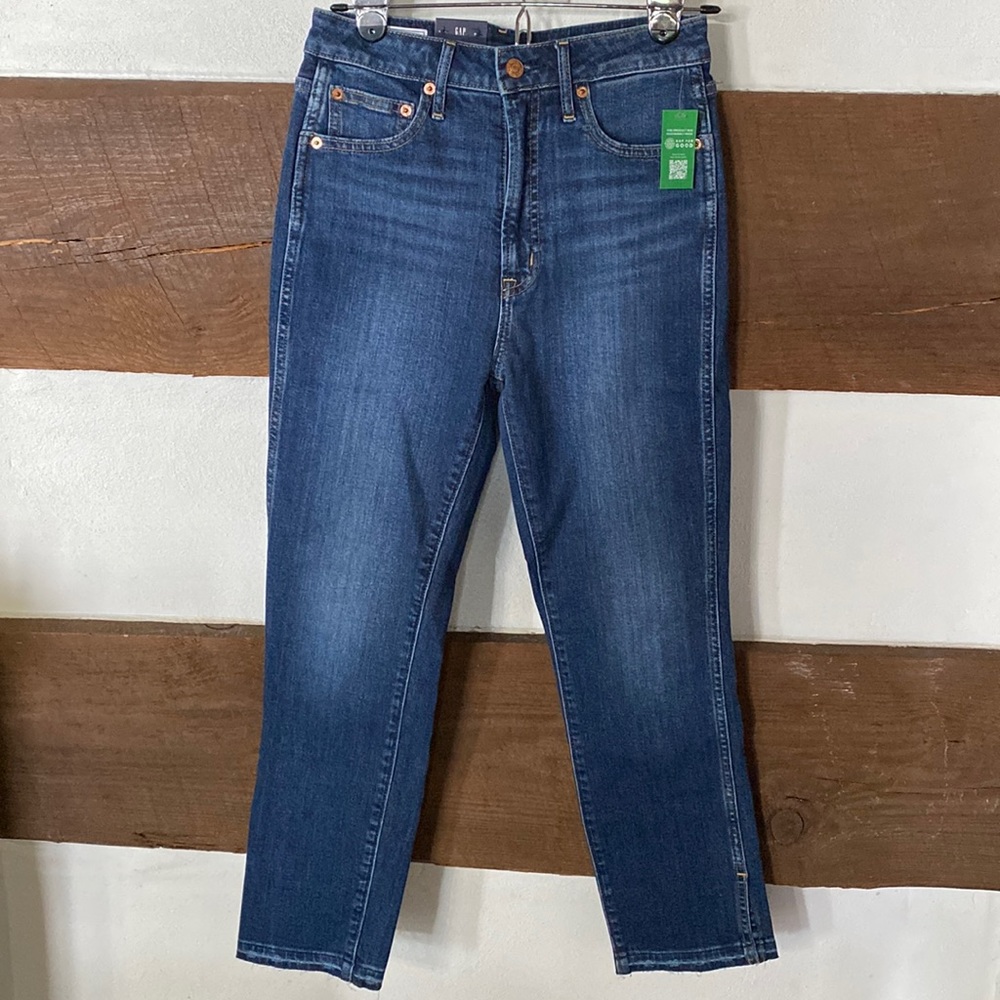 NWT Gap Slim Sky High Rise, short inseam with vent raw hem details
